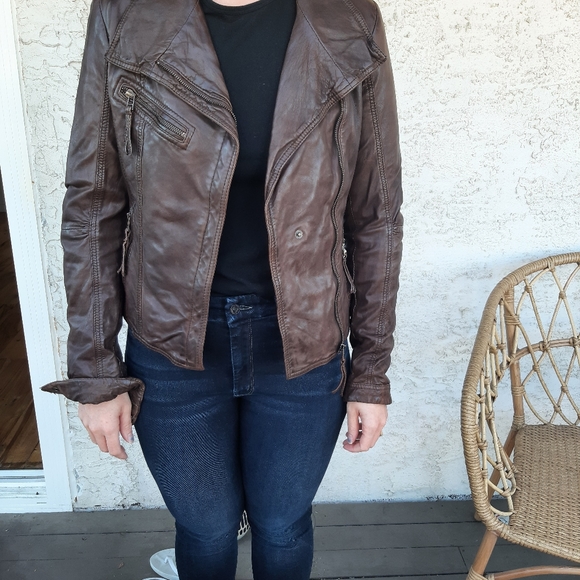 Gorgeous Danier leather moto jacket - Picture 3 of 5